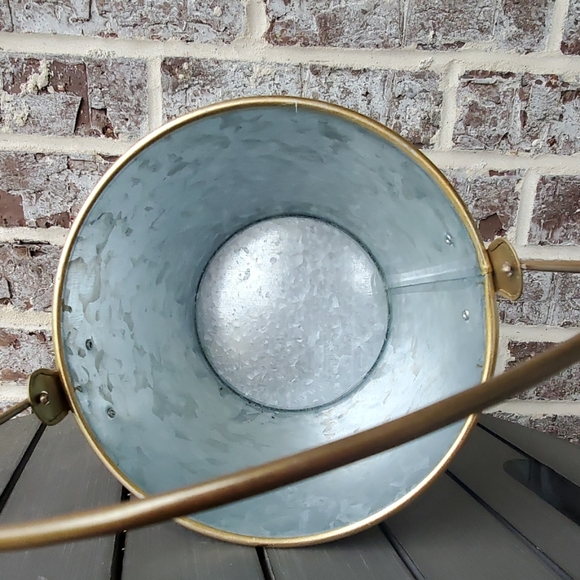 ASHLAND CHRISTMAS FLORAL CONTAINER - Picture 2 of 5